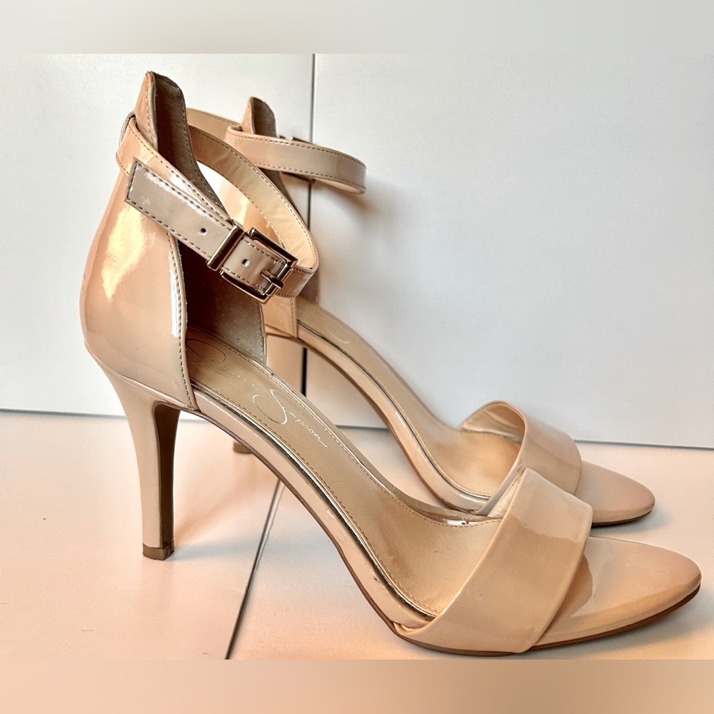Jessica Simpson Shiny cream patent Strappy ankle strap Heel 9M